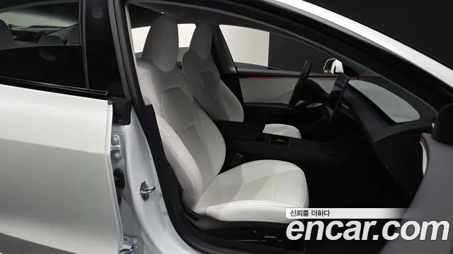Tesla Model 3 — Фото автомобиля 17