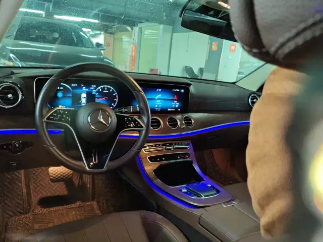 Mercedes-Benz E-Class — Фото автомобиля 3