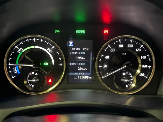 Toyota Alphard — Фото автомобиля 16