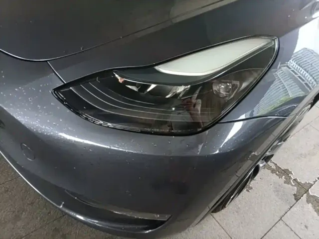 Tesla Model Y — Фото автомобиля 17