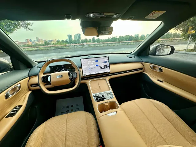 Geely Galaxy Starship 7 EM-i — Фото автомобиля 18