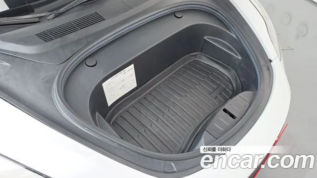 Tesla Model 3 — Фото автомобиля 5