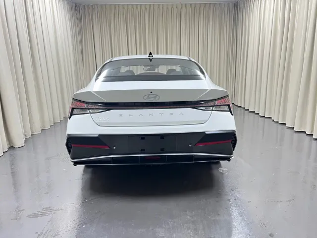 Hyundai Elantra — Фото автомобиля 6