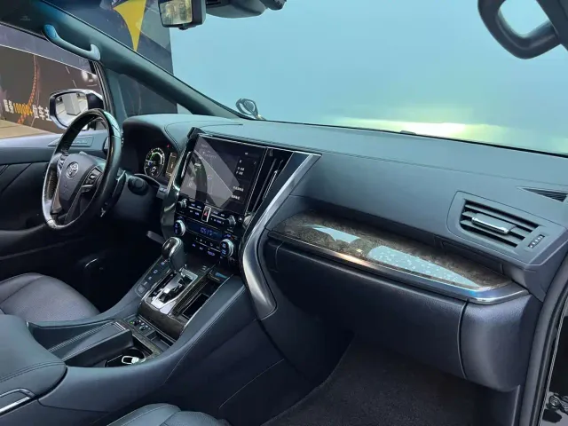 Toyota Vellfire — Фото автомобиля 9