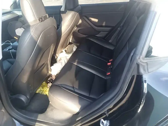 Tesla Model 3 — Фото автомобиля 16