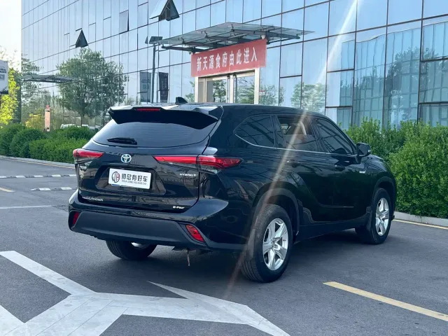 Toyota Highlander — Фото автомобиля 5