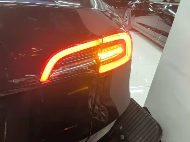 Tesla Model Y — Фото автомобиля 7