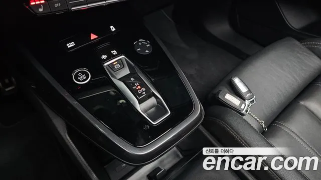 Audi Q4 e-tron — Фото автомобиля 9