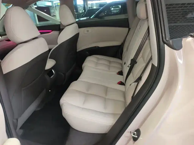 IM Motors LS6 — Фото автомобиля 16