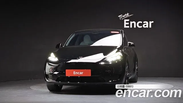 Tesla Model Y — Фото автомобиля 3