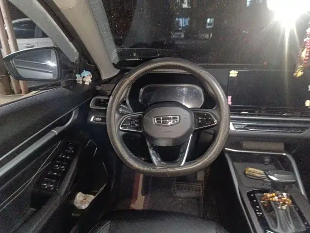 Geely Emgrand — Фото автомобиля 11