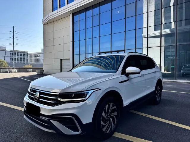 Фотография автомобиля — Volkswagen Tiguan L