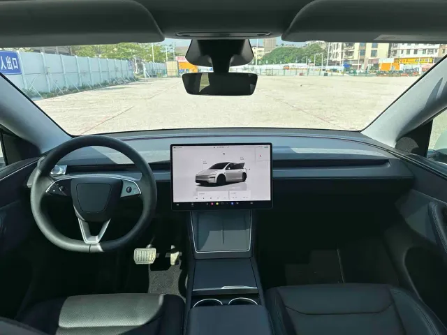 Tesla Model Y — Фото автомобиля 8