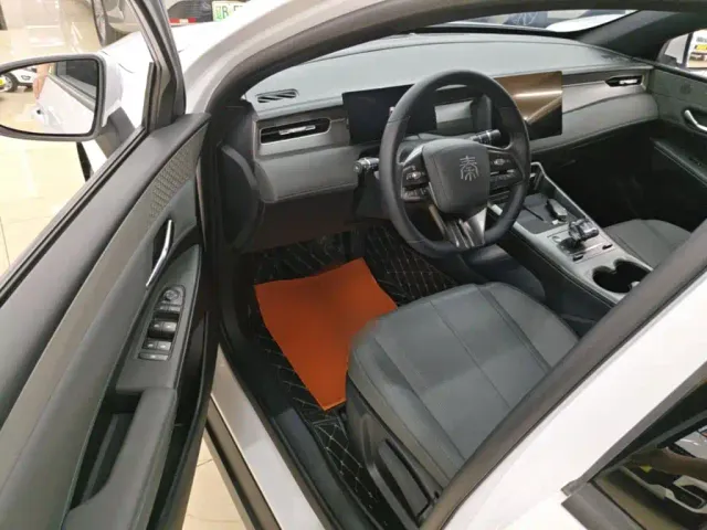 BYD Qin PLUS — Фото автомобиля 15