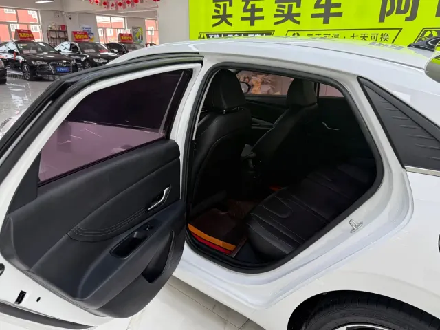 Hyundai Elantra — Фото автомобиля 17