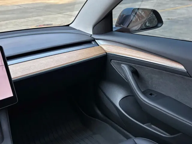 Tesla Model 3 — Фото автомобиля 14