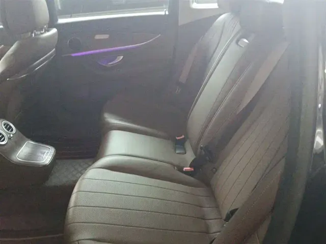 Mercedes-Benz E-Class — Фото автомобиля 12