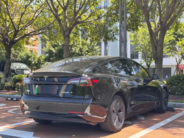Tesla Model 3 — Фото автомобиля 7
