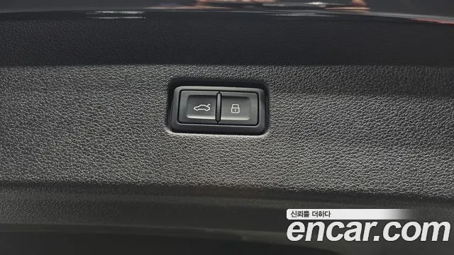 Audi Q8 55 TFSI quattro Premium — Фото автомобиля 30