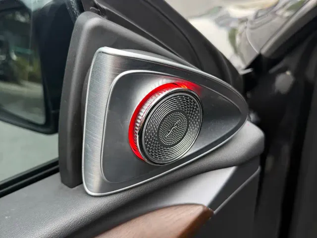 Tesla Model Y — Фото автомобиля 4