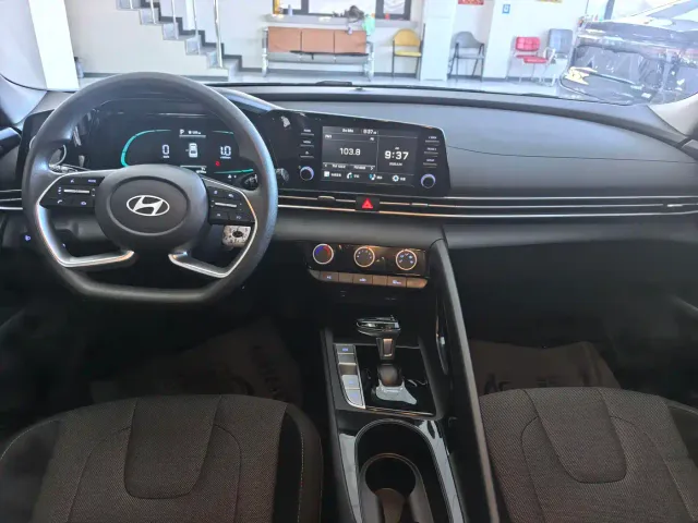 Hyundai Elantra — Фото автомобиля 5