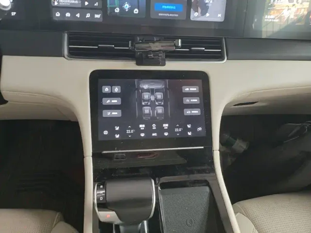 Li Auto ONE — Фото автомобиля 12
