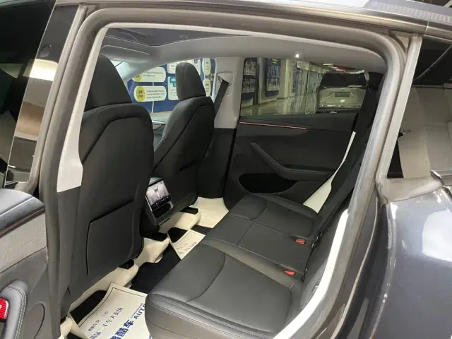Tesla Model Y — Фото автомобиля 11