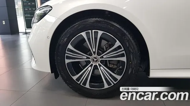 Mercedes-Benz E-Class — Фото автомобиля 9