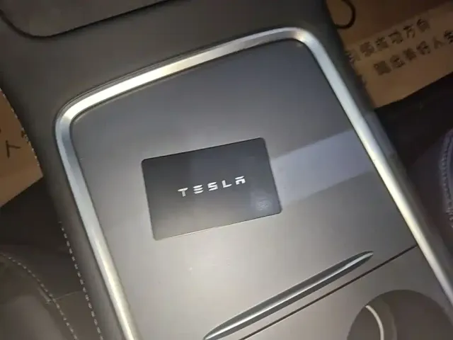 Tesla Model 3 — Фото автомобиля 8