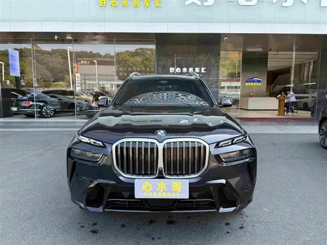BMW X7 — Фото автомобиля 2