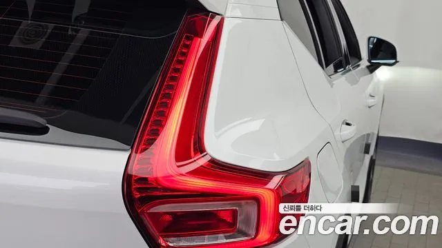Volvo XC40 — Фото автомобиля 23