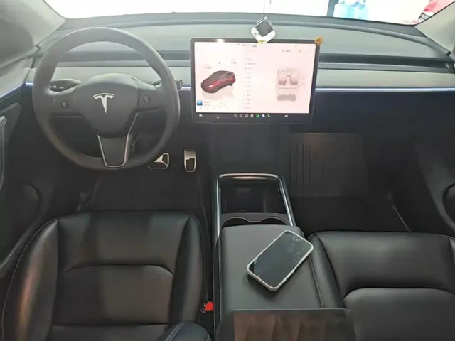 Tesla Model Y — Фото автомобиля 2