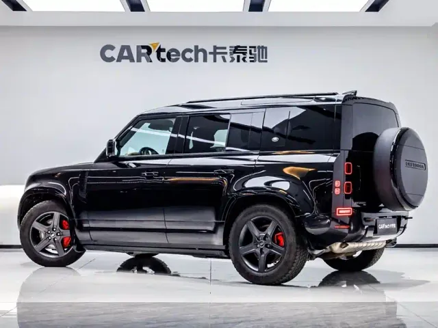 Land Rover Defender — Фото автомобиля 4