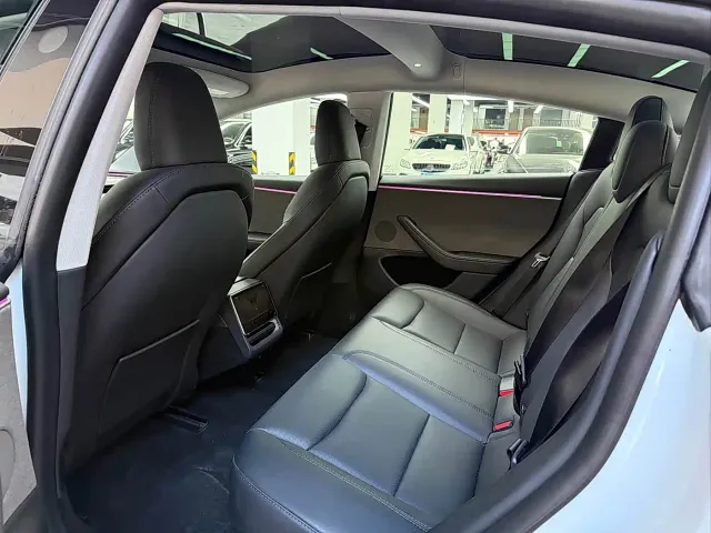Tesla Model 3 — Фото автомобиля 4