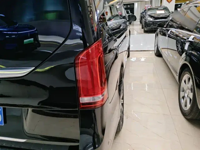 Mercedes-Benz V-Class — Фото автомобиля 23