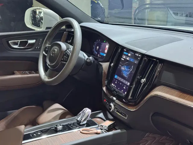 Volvo XC60 — Фото автомобиля 8