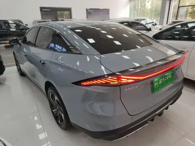 Geely Galaxy Galaxy L6 2024 125km PLUS Soaring Dragon Edition — Фото автомобиля 4