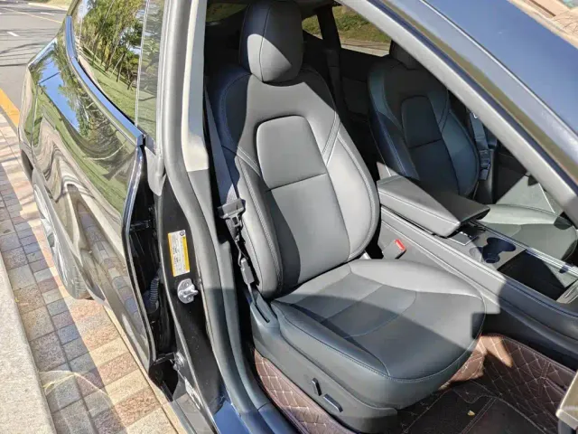 Tesla Model Y — Фото автомобиля 24