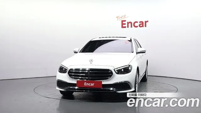 Mercedes-Benz E-Class — Фото автомобиля 3