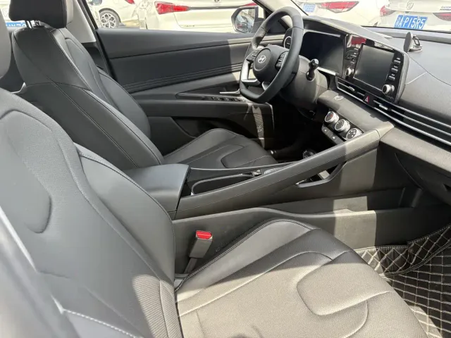 Hyundai Elantra — Фото автомобиля 5