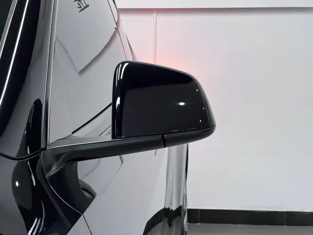 Tesla Model Y — Фото автомобиля 11