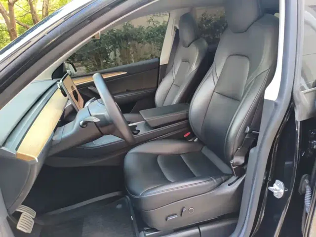 Tesla Model Y — Фото автомобиля 14