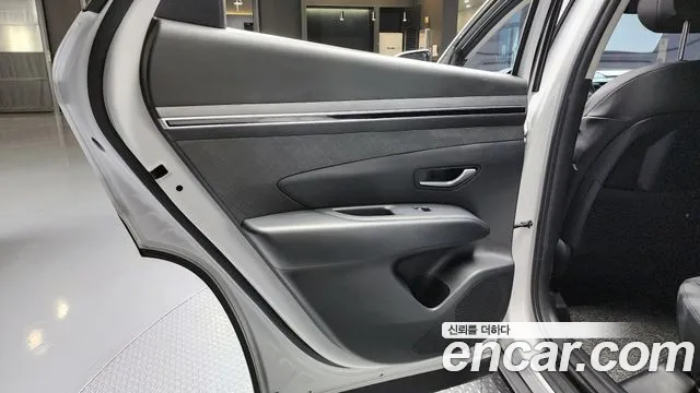 Hyundai Tucson Tucson (NX4) Дизель 2.0 2WD — Фото автомобиля 24