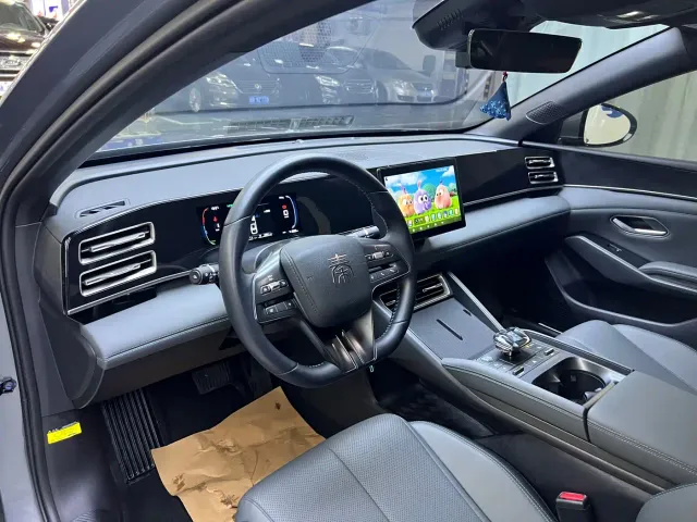 BYD Qin L — Фото автомобиля 9