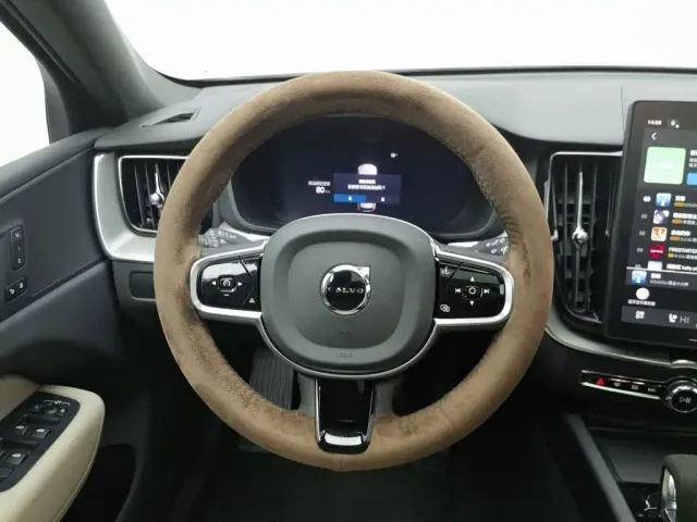 Volvo XC60 — Фото автомобиля 11