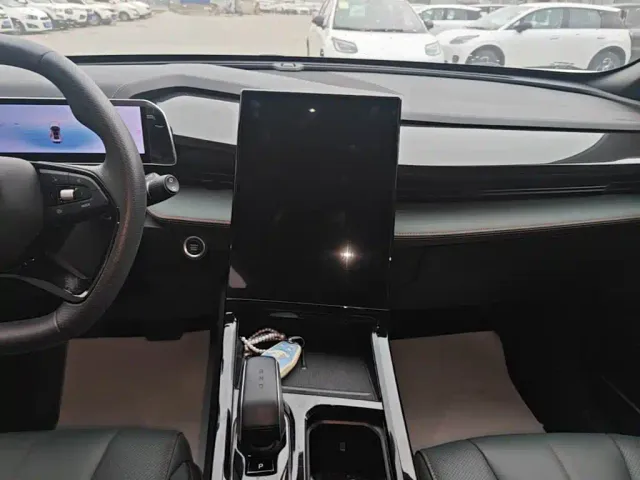 Geely Boyue — Фото автомобиля 12