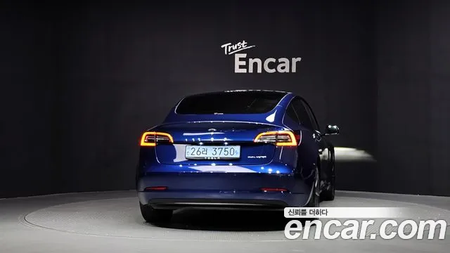 Tesla Model 3 — Фото автомобиля 3