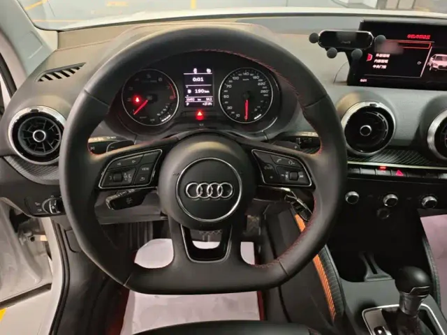 Audi Q2L — Фото автомобиля 10