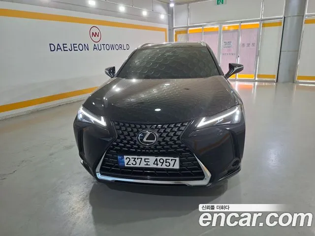 Lexus UX — Фото автомобиля 2