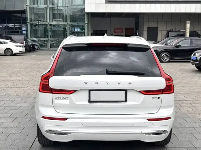 Volvo XC60 — Фото автомобиля 8